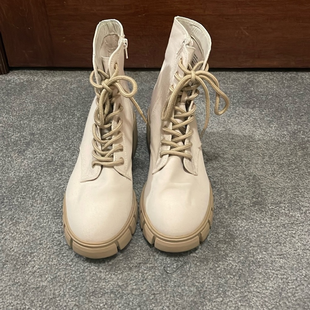 Universal Thread Combat Boots in Cream 11